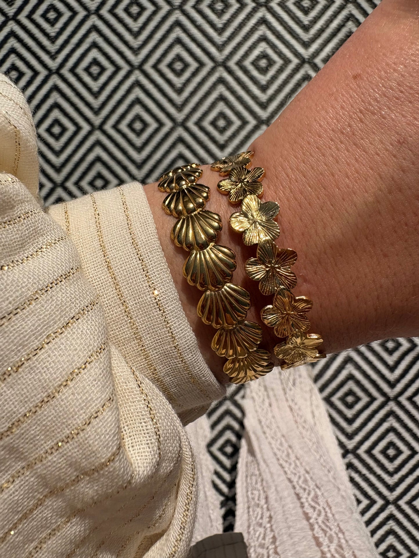 Flower daisy bangle